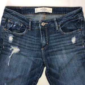 Abercrombie Factory Distressed Capri Size 6 /w 28